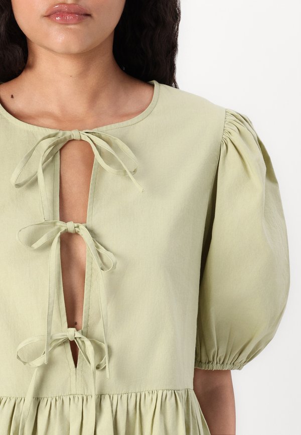 Pieces Short Sleeved PCJOLLY Tie