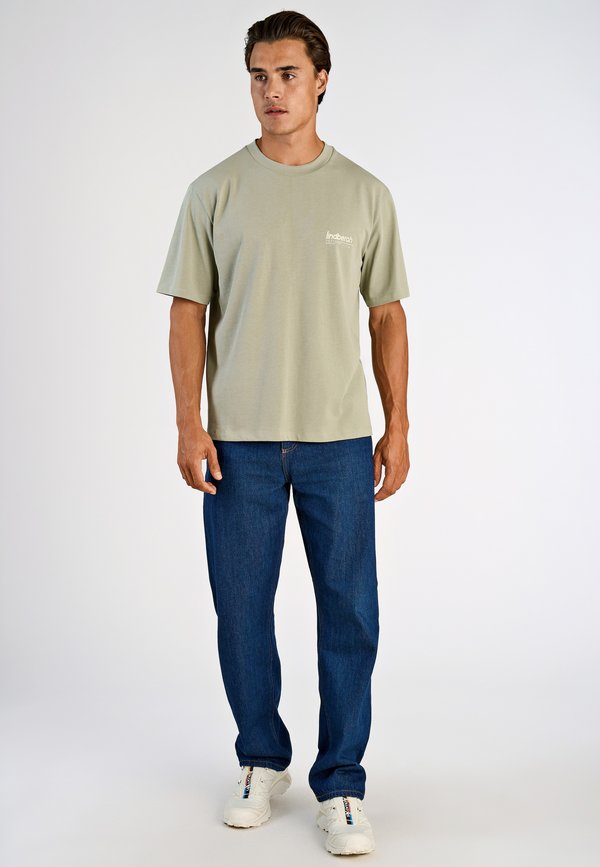 Lindbergh BRAND CARRIER OVERSIZE TEE
