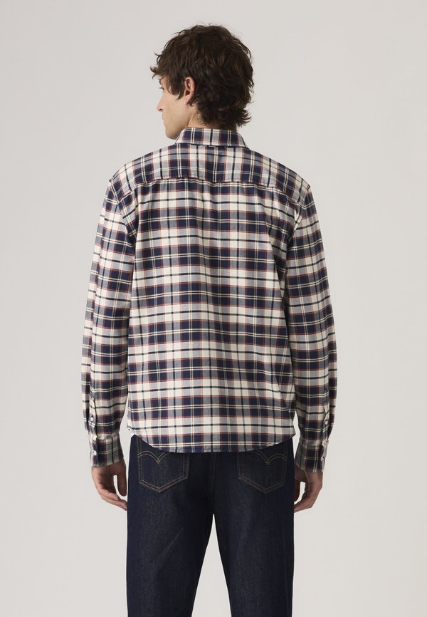 Levi's® AUTHENTIC BUTTON DOWN
