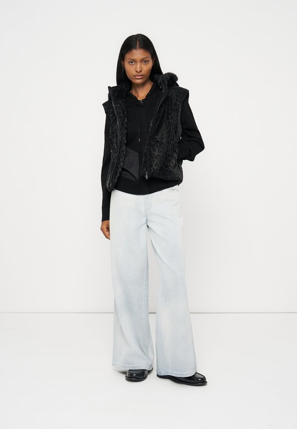 DKNY