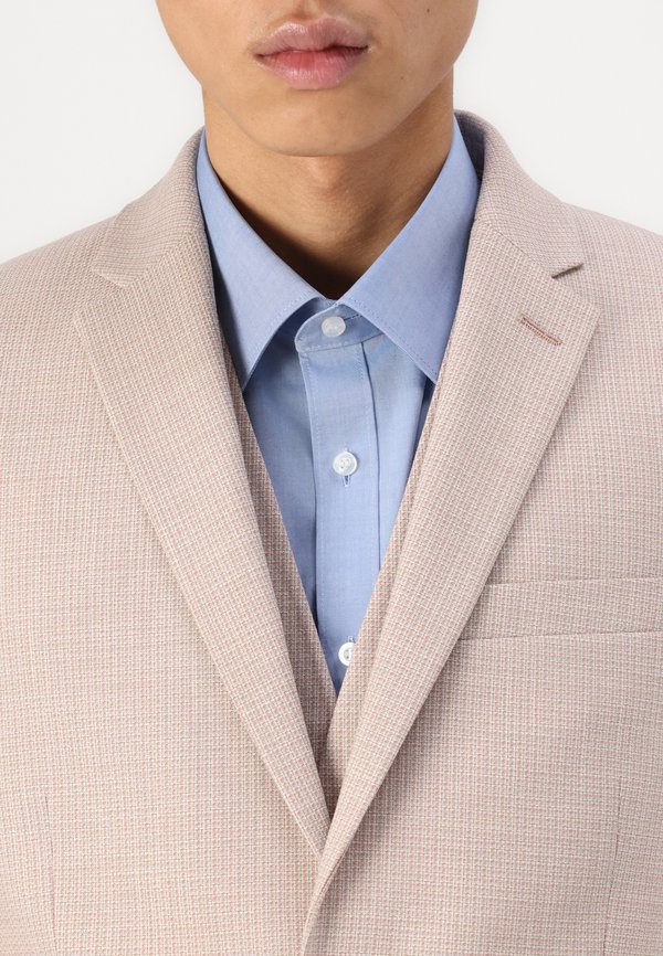 Isaac Dewhirst NOTCH SUIT THREE PIECE SLIM