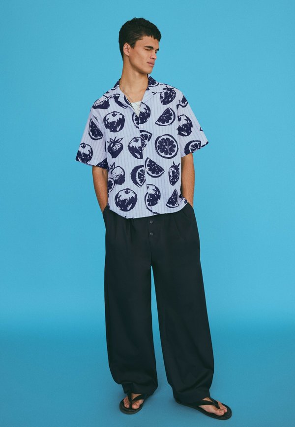 Bershka SHORT SLEEVE - PRINT SHIRT - Shirt - light blue