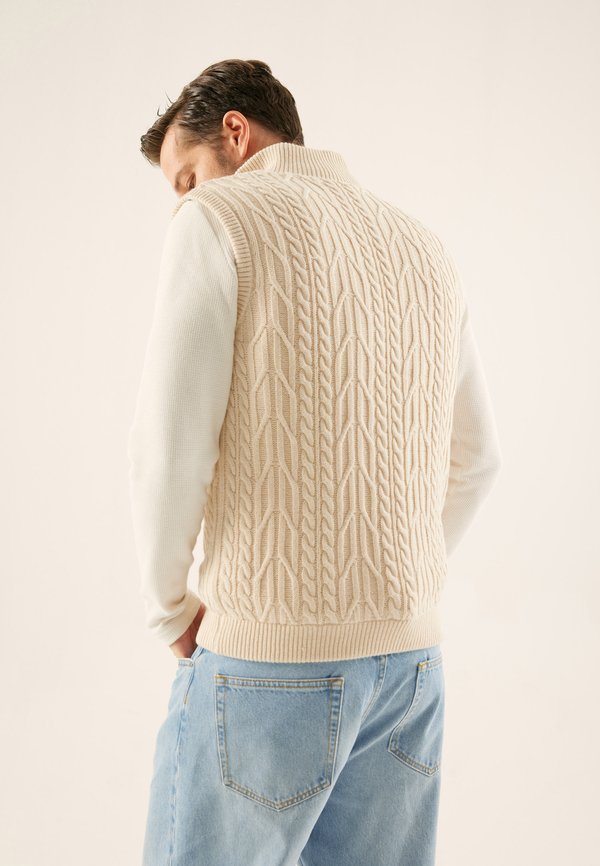 Pier One by Zalando