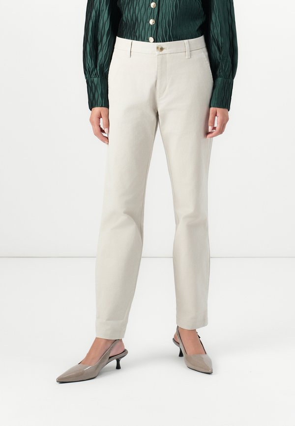 DOCKERS WEEKEND CHINO SLIM ANKLE