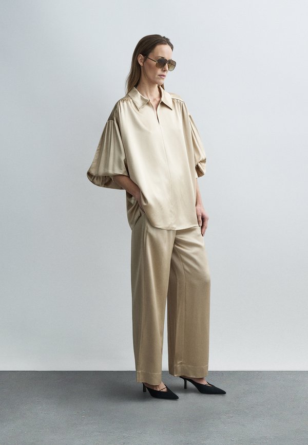 By Malene Birger LEONORA