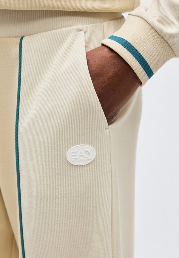 EA7 Emporio Armani TRAIN SPORTING CLUB PANTS