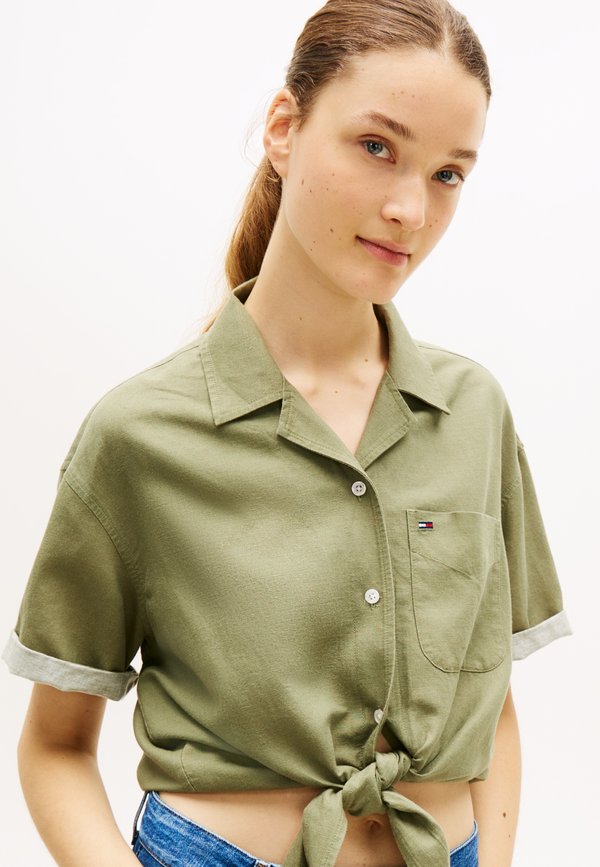 Tommy Jeans RELAXED FIT LINEN BLEND TIE FRONT SHIRT