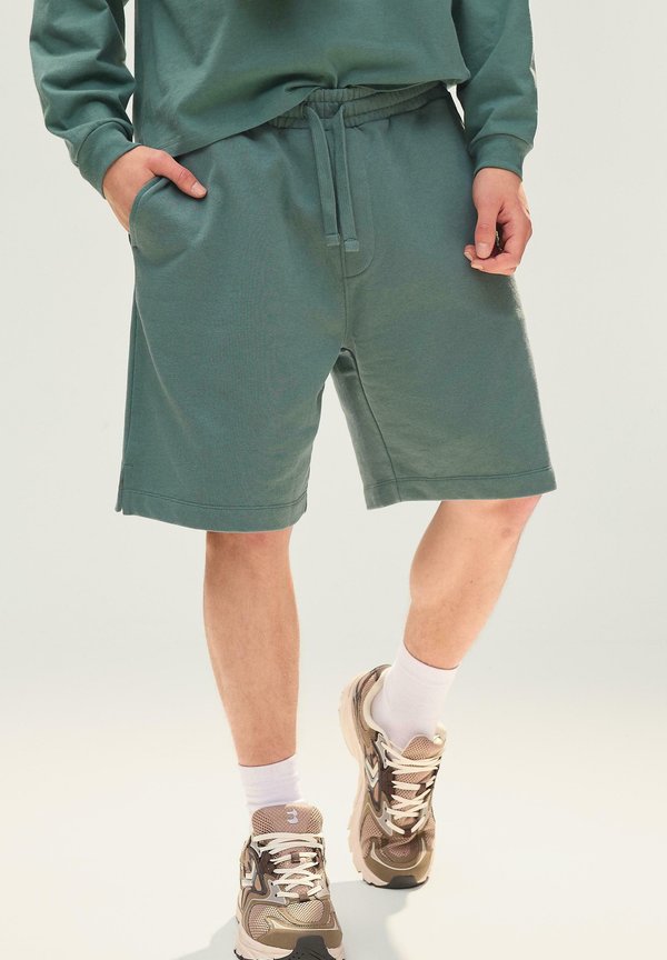 Bershka JOGGER - Tracksuit bottoms - green