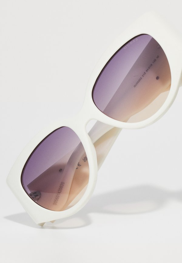Guess GU00202
