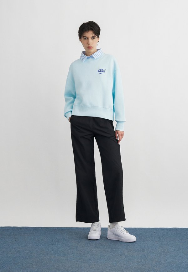 Nike Sportswear CREW