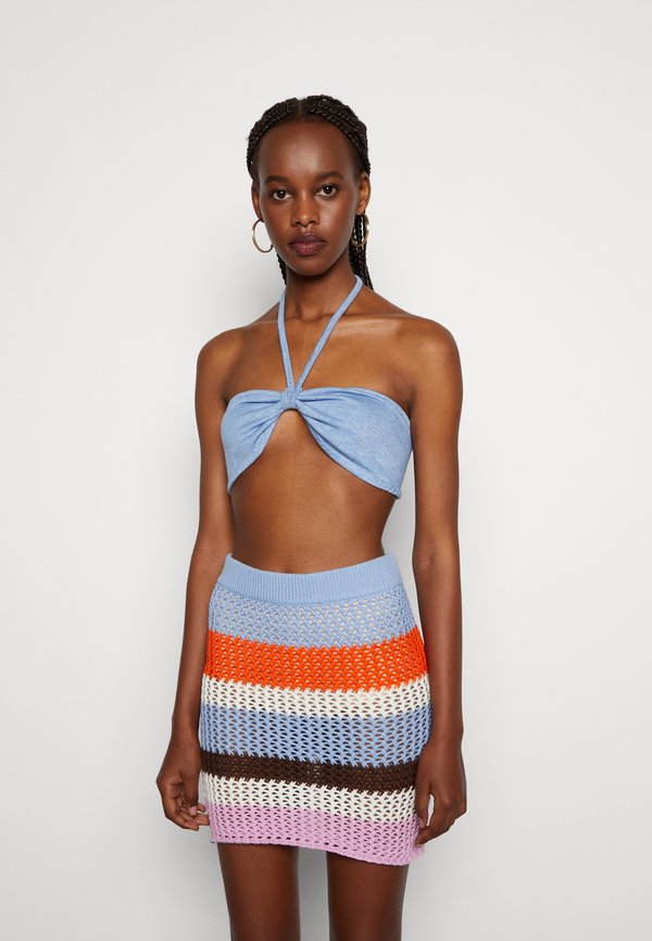 NA-KD ROMEE STRIJD TIE DETAIL TOP