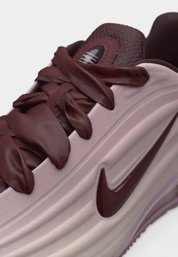 Nike Sportswear SHOX Z SE