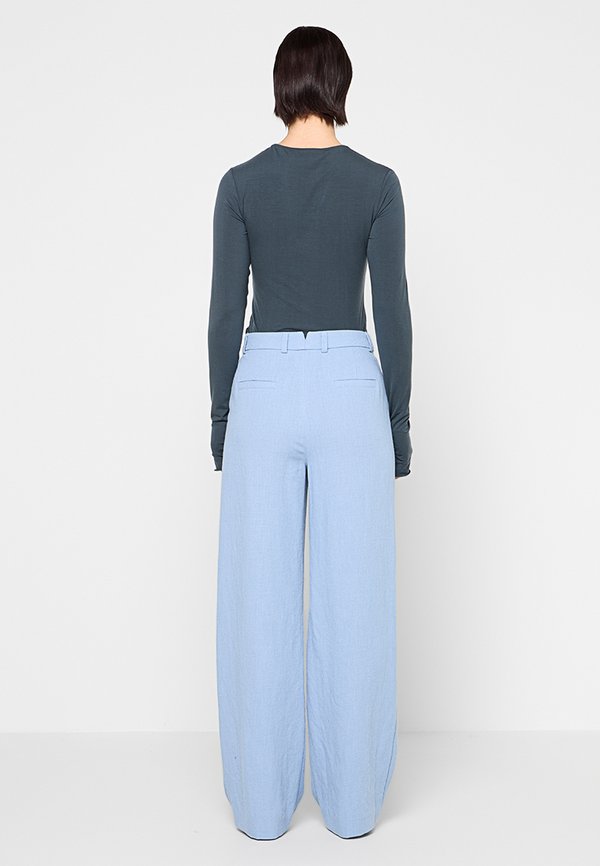 RIANI WIDE FIT