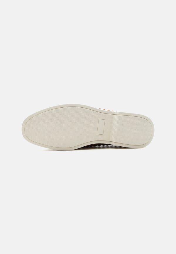 Pier One by Zalando