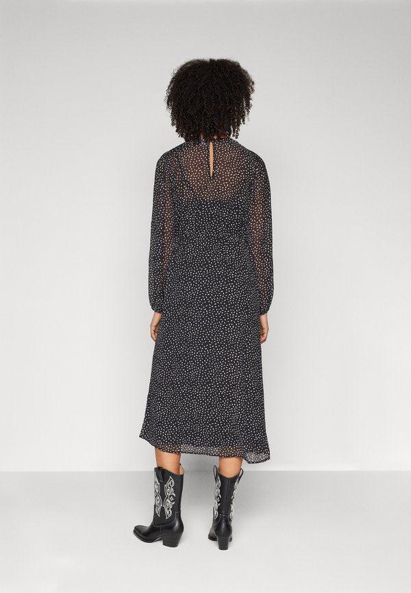 VILA VIBRITANJA DOT O-NECK