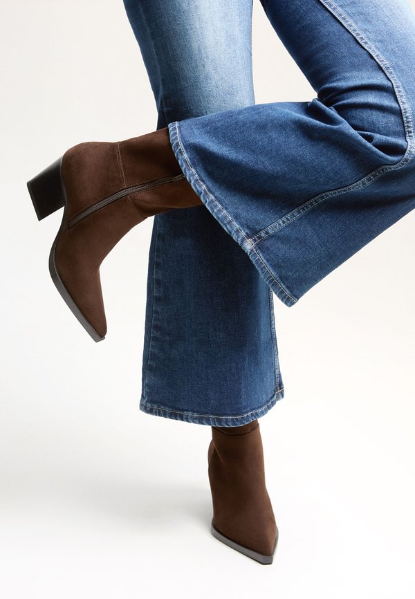 Bershka Ankle boots - brown