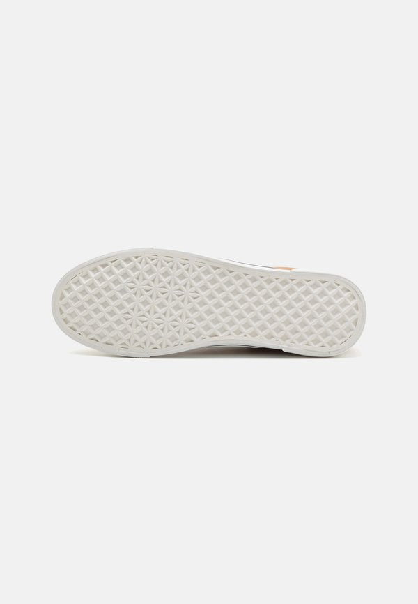 Pier One by Zalando