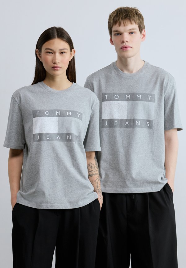 Tommy Jeans 90S TONAL FLAG BADGE T-SHIRT