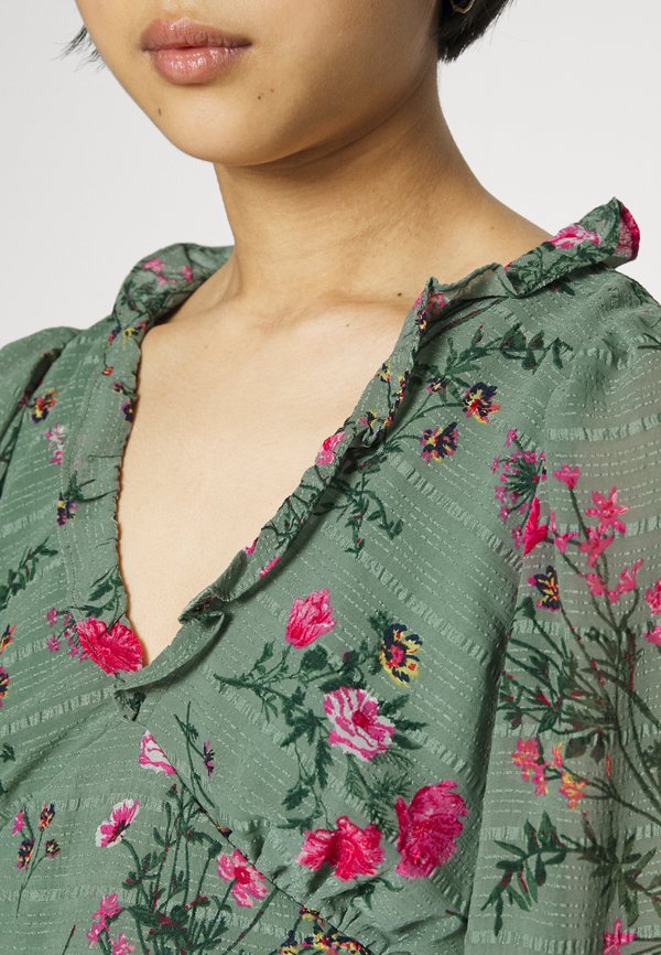 Vero Moda Petite VMROSA V NECK SHORT DRESS