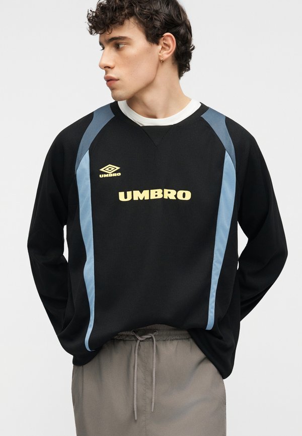 Umbro FOOTBALL