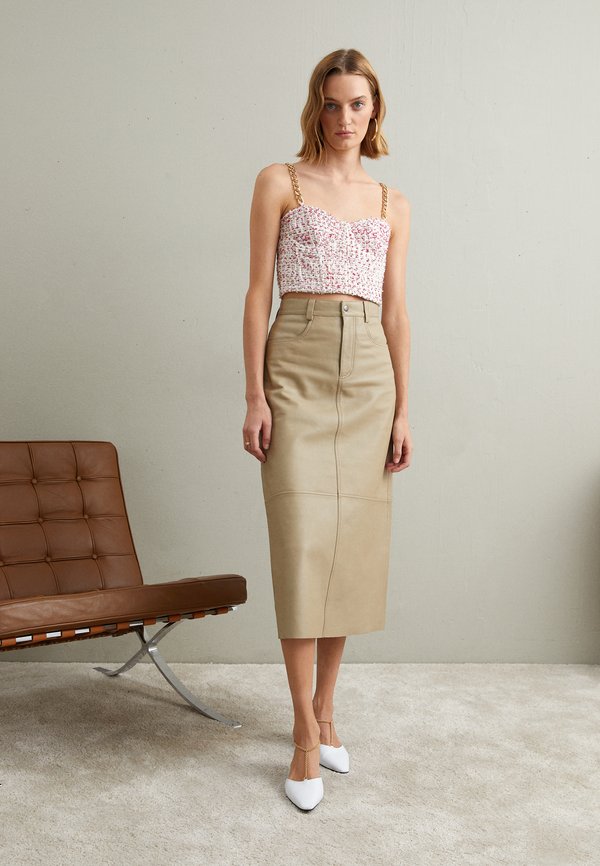 Alice + Olivia CRISTI CHAIN STRAP BUSTER