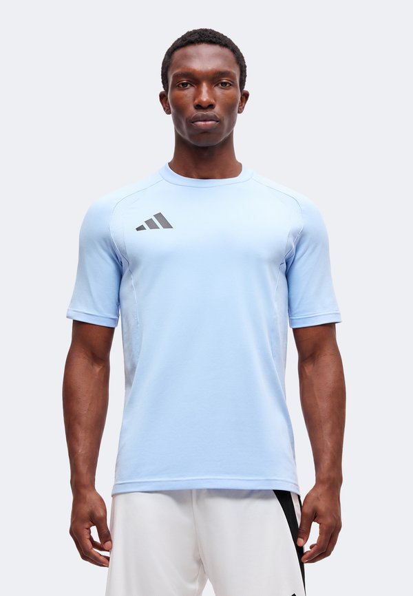 adidas Performance TIRO TRAVEL TEE - Sports T-shirt - glow blue/black