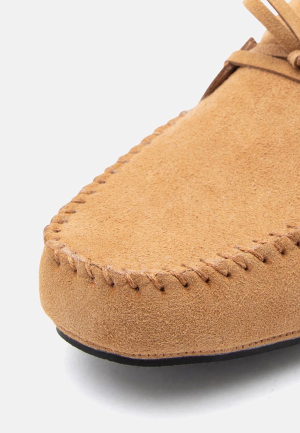 Pier One by Zalando