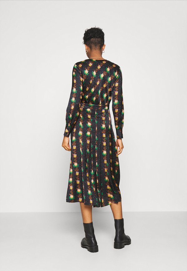 Scotch & Soda PRINTED V-NECK MIDI LENGTH DRESS WITH PLEATS