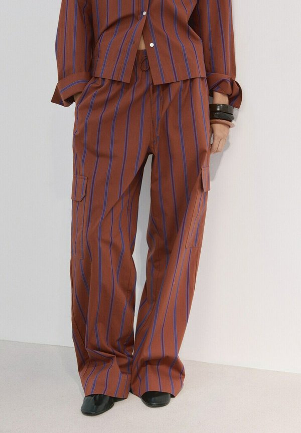 Mango Cargo trousers - mottled dark red