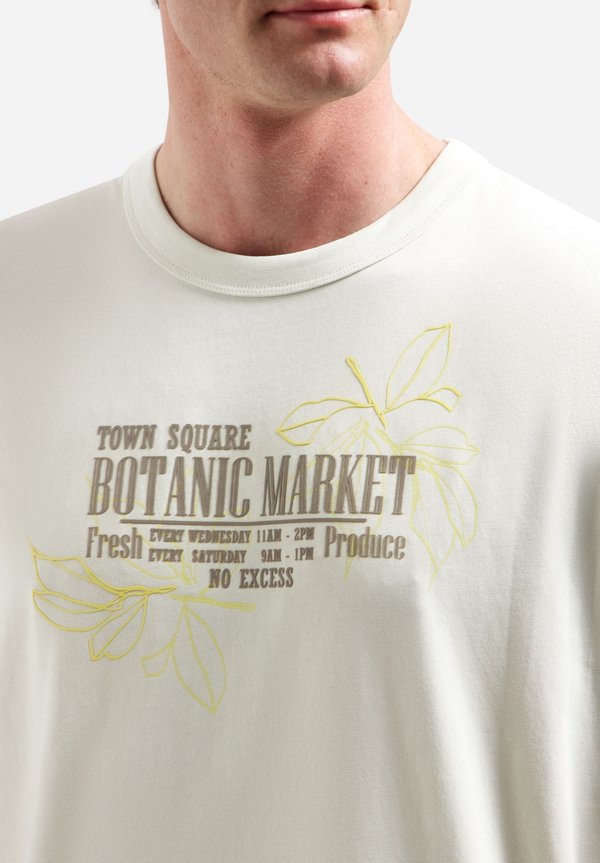 NO EXCESS ARTWORK WITH ROUND NECK