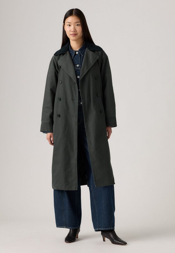 Levi's® BREE BARN