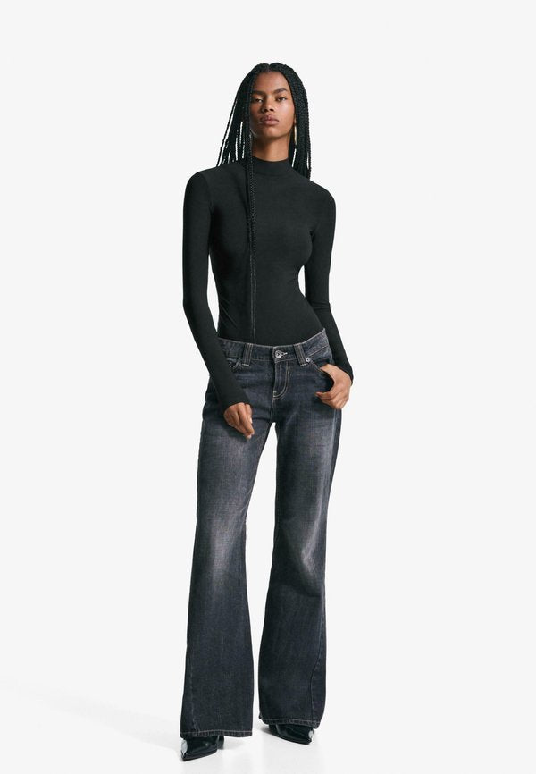 Bershka LONG SLEEVE MOCK NECK - Body - black