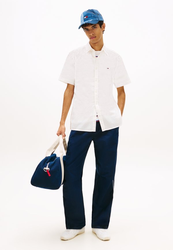 Tommy Jeans REGULAR FIT SEERSUCKER SHORT SLEEVE SHIRT
