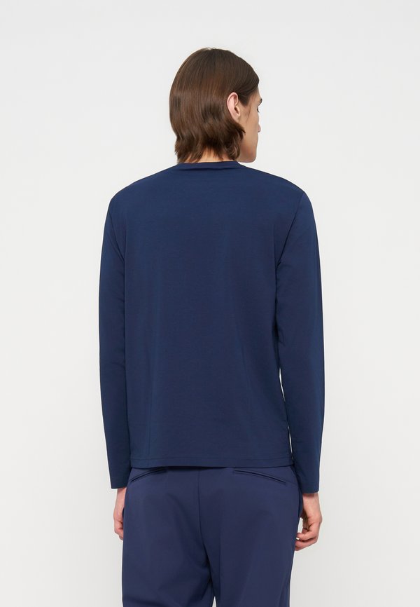 EA7 Emporio Armani