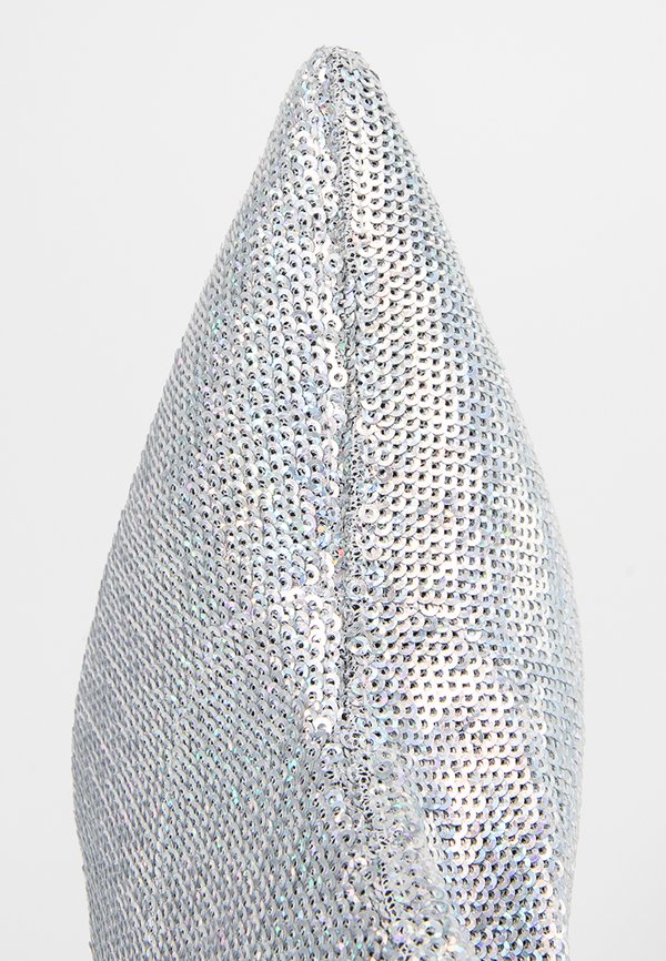 Stuart Weitzman ULTRASTURT 100