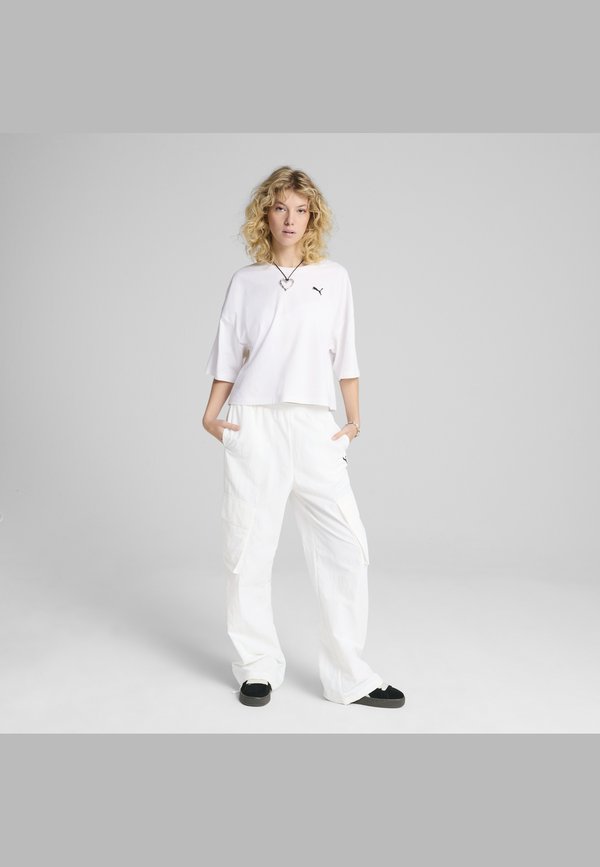 Puma WARDROBE ESS KURZES OVERSIZED-T-SHIRT - Basic T-shirt - white