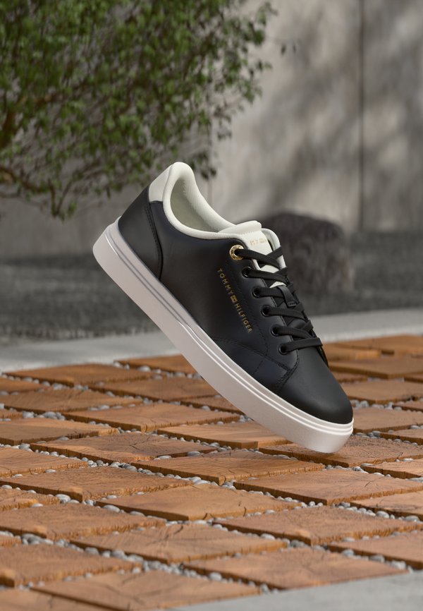 Tommy Hilfiger FEMININE CUPSOLE