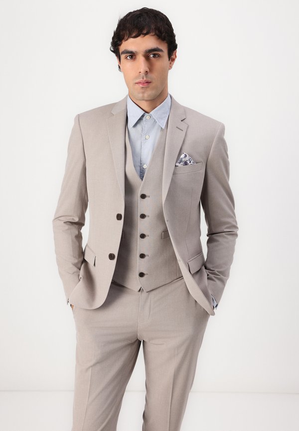 Isaac Dewhirst THE FASHION NOTCH SLIM SUIT
