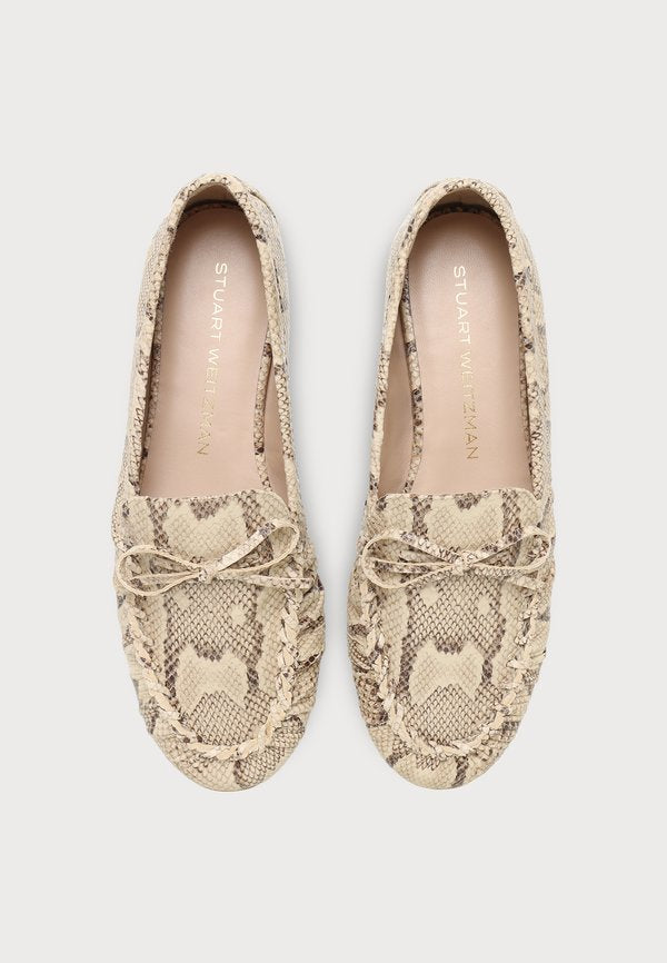Stuart Weitzman BRITT BOW LOAFER