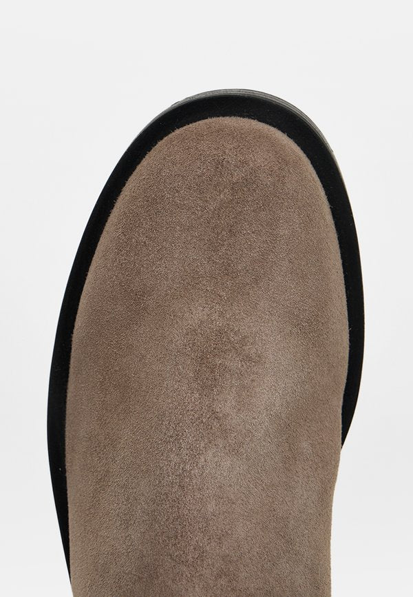 Stuart Weitzman 5050