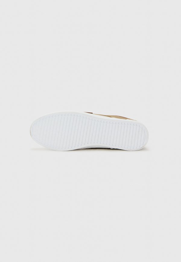 Pier One by Zalando