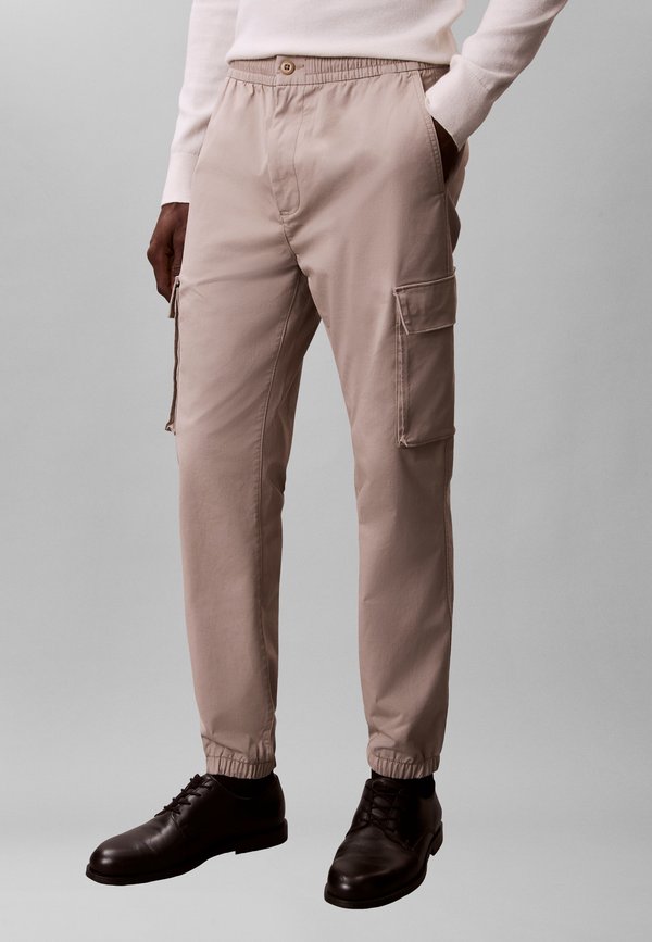Calvin Klein Jeans COMFORT  - Cargo trousers - vintage khaki