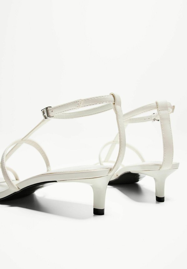 Bershka STRAPPY KITTEN HEEL