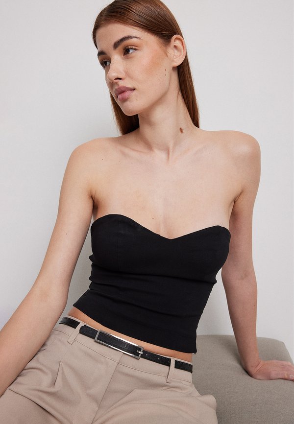 NA-KD STRAPLESS TIGHT