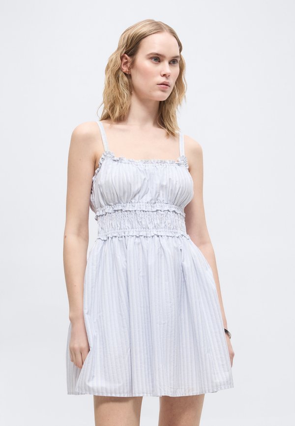 Abercrombie & Fitch SMOCKED BARE WAISTED MINI