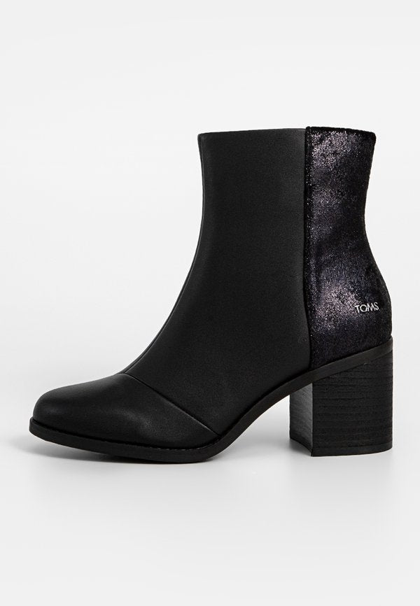 TOMS EVELYN