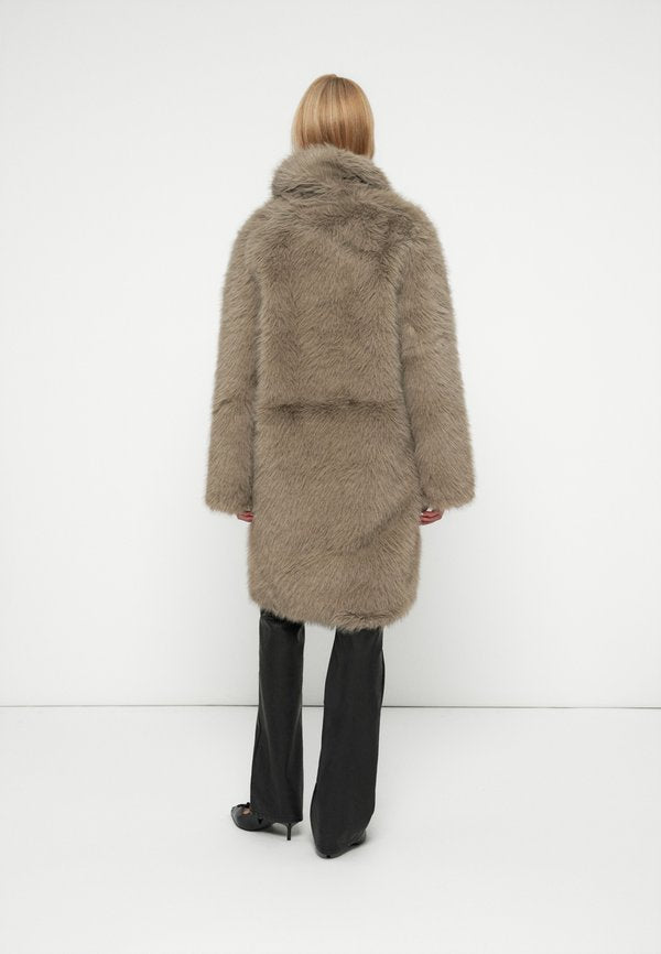 Noisy May Faux fur