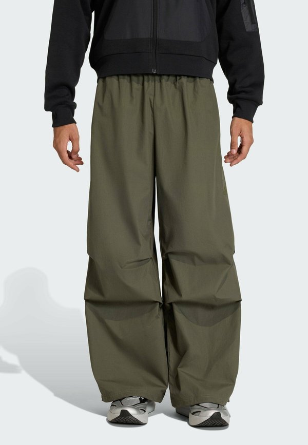 adidas Sportswear CITY TECH - Tracksuit bottoms - olive strata