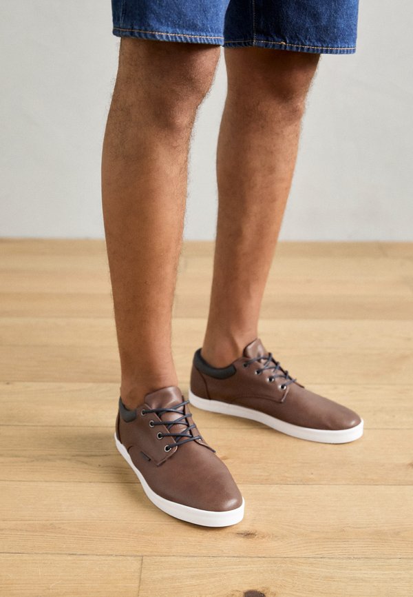 Pier One by Zalando