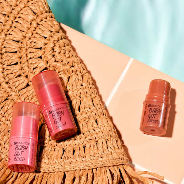 Blush Stick Baby Got 30 Rose All Day essence